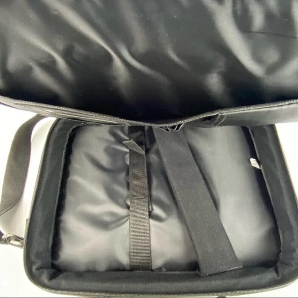Int Laptop Bag with Shoulder Strap Black 15.6